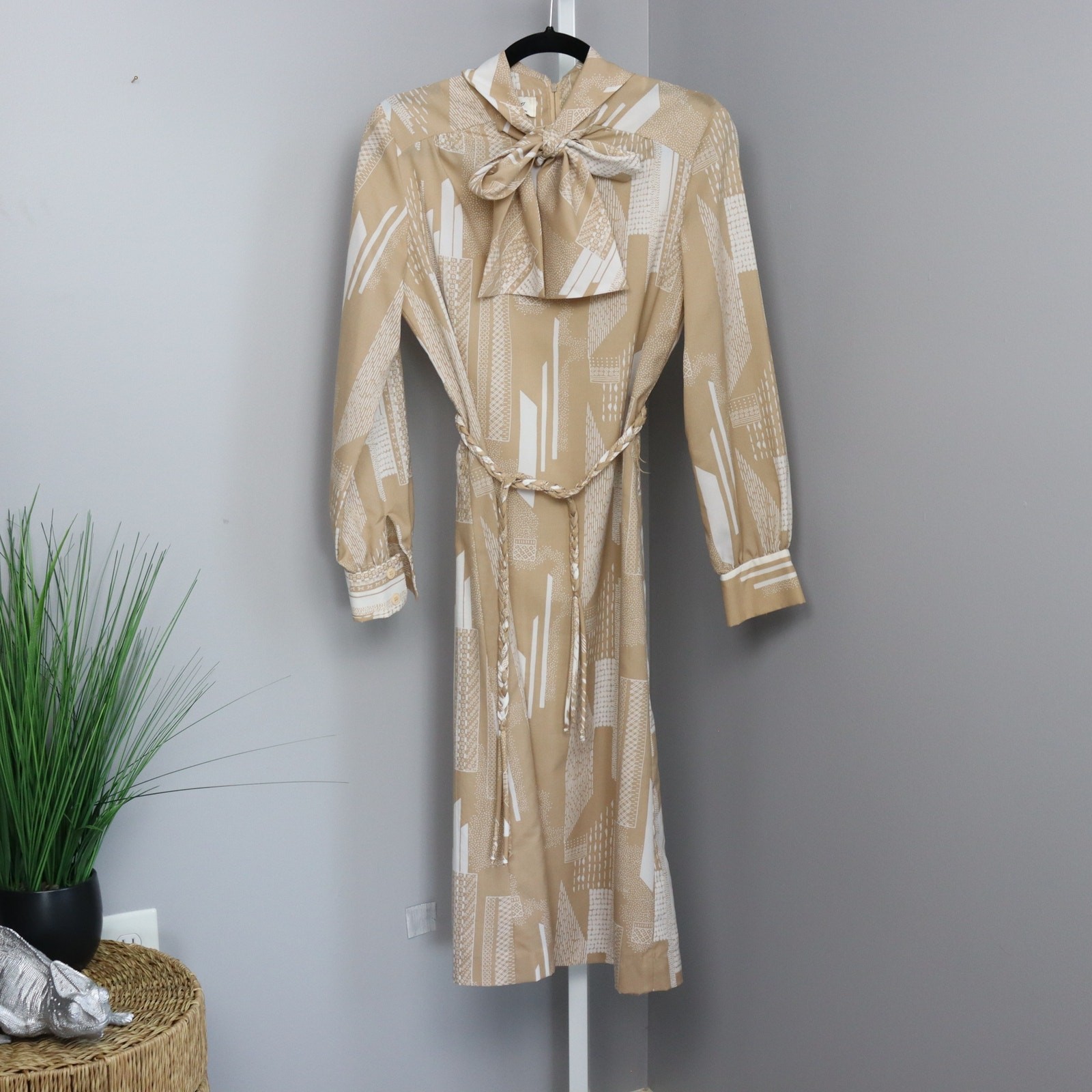 Vintage 70’s Vilano Dress with neck tie and belt size 14