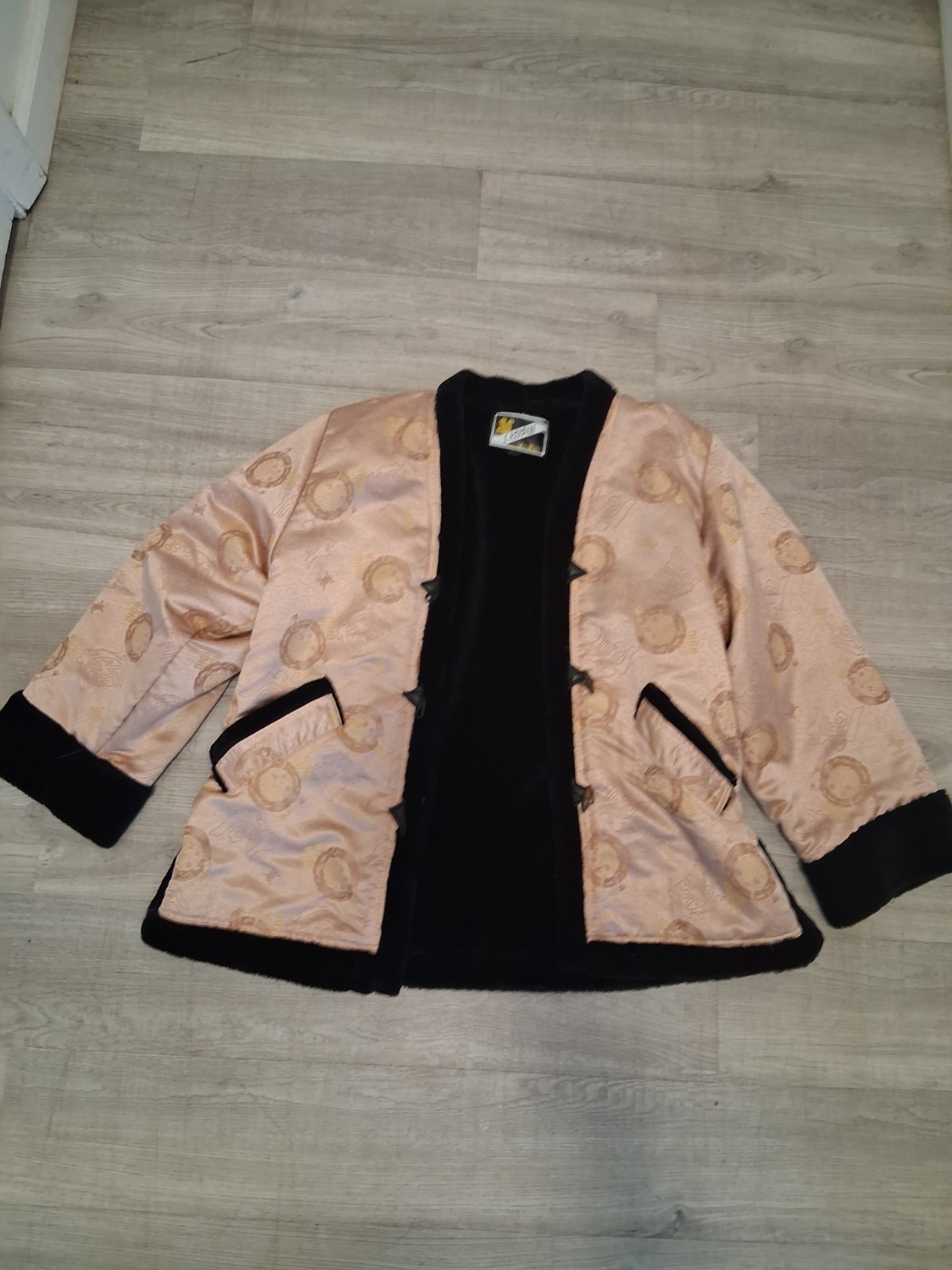 Vintage 1980s Traditional Oriental Chinese Jacket Cream/Gold Silk With Faux Fur