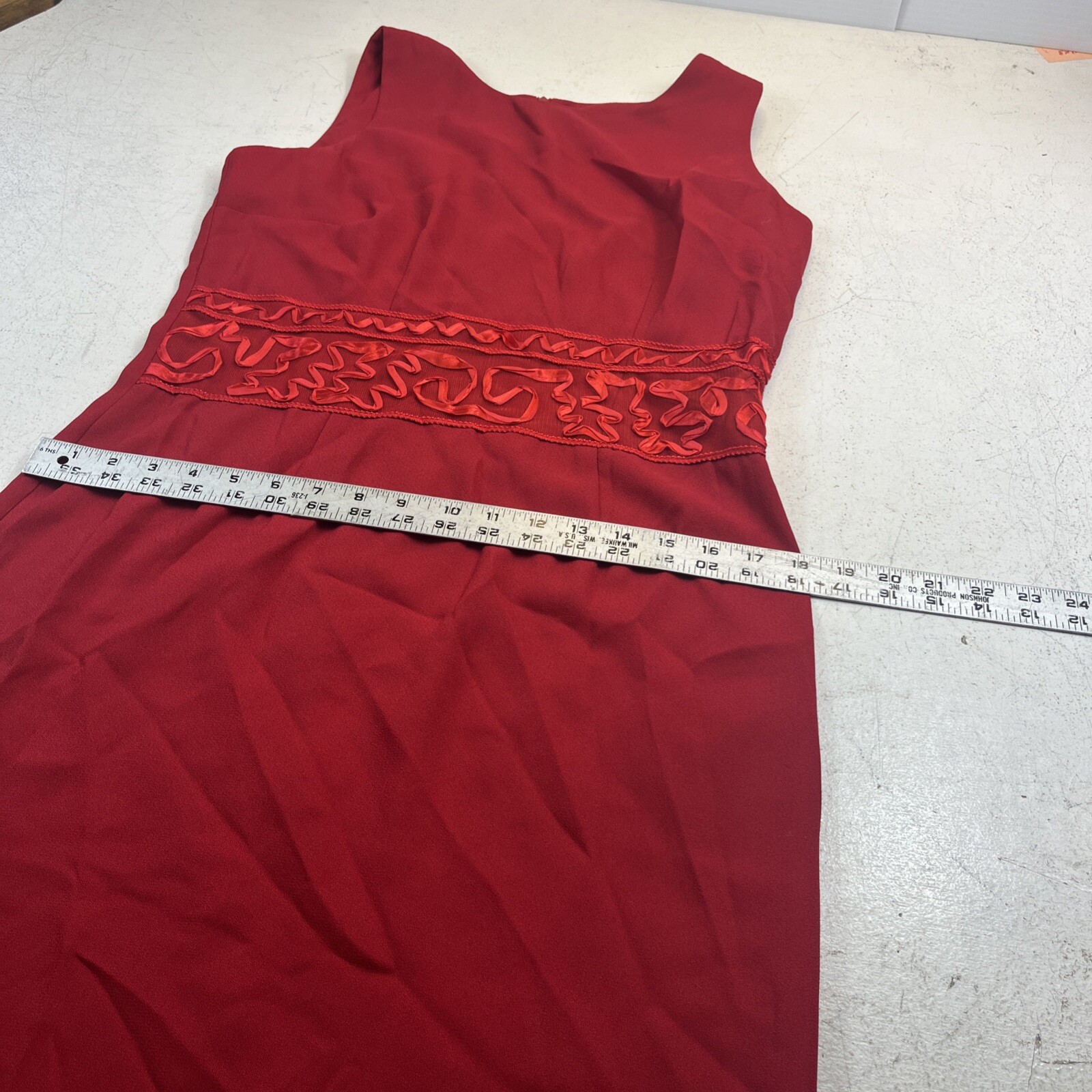 Vintage Sheath Dress. Red. Size 8. Sleeveless. Applique Trim