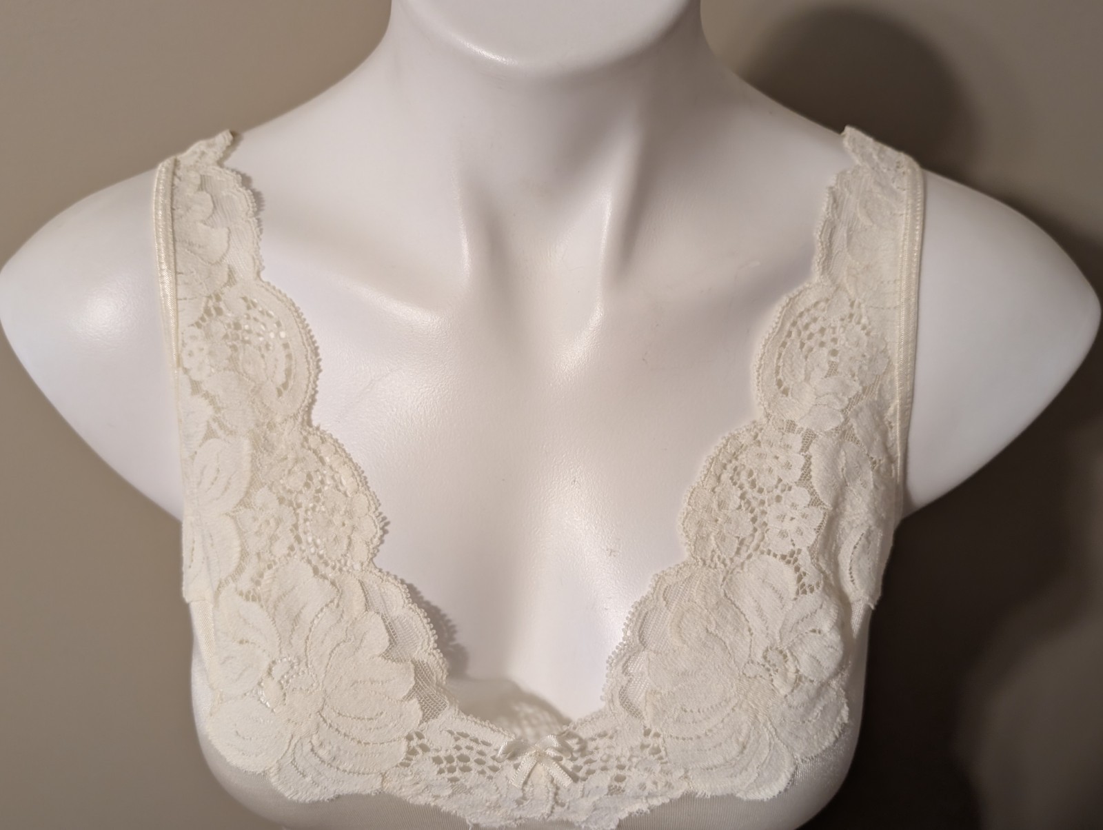 Vintage Vanity Fair IVORY Camisole/Tank Top Wide Straps/Lace Size: 36