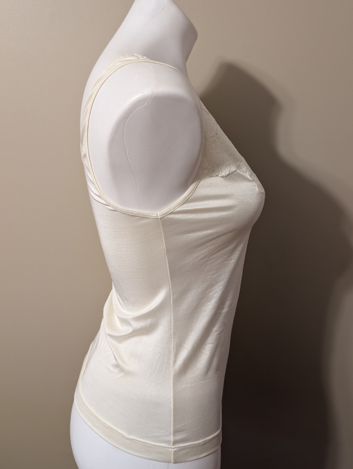 Vintage Vanity Fair IVORY Camisole/Tank Top Wide Straps/Lace Size: 36