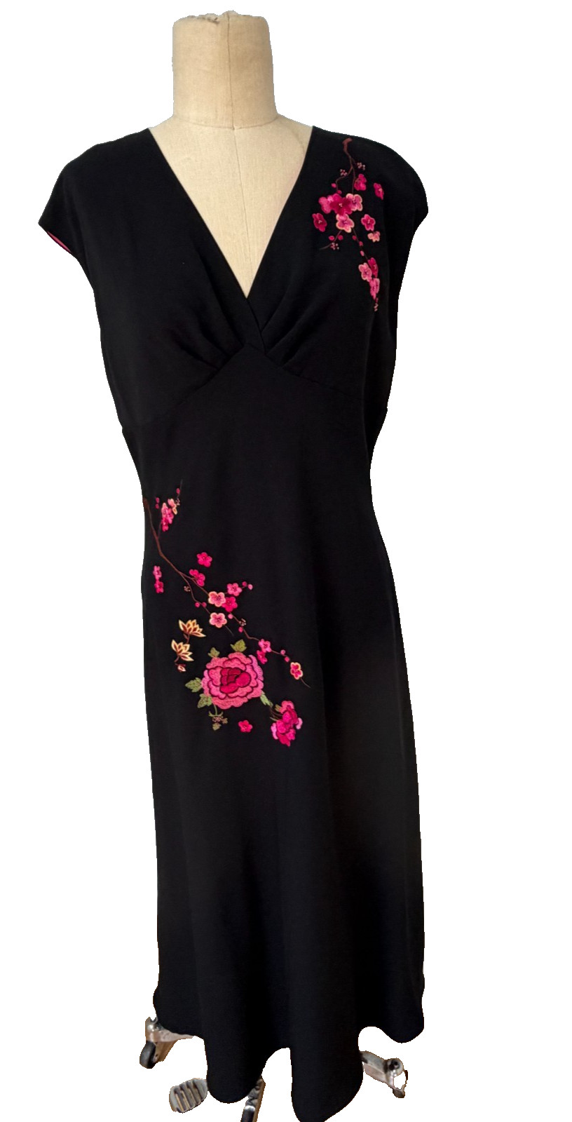 Vintage AGB Black Floral Embroidered Maxi Dress V Neck Sleeveless Bodycon Pro