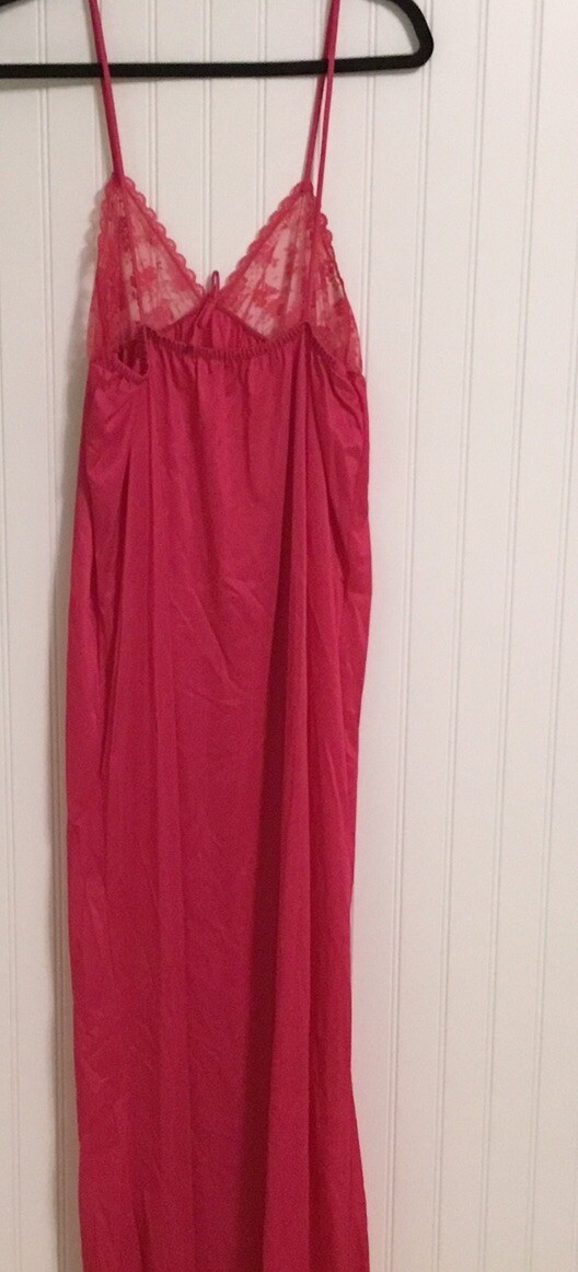 Vintage Paramount New York Peignoir Set Size Large Pink Nylon (flaw In Robe)