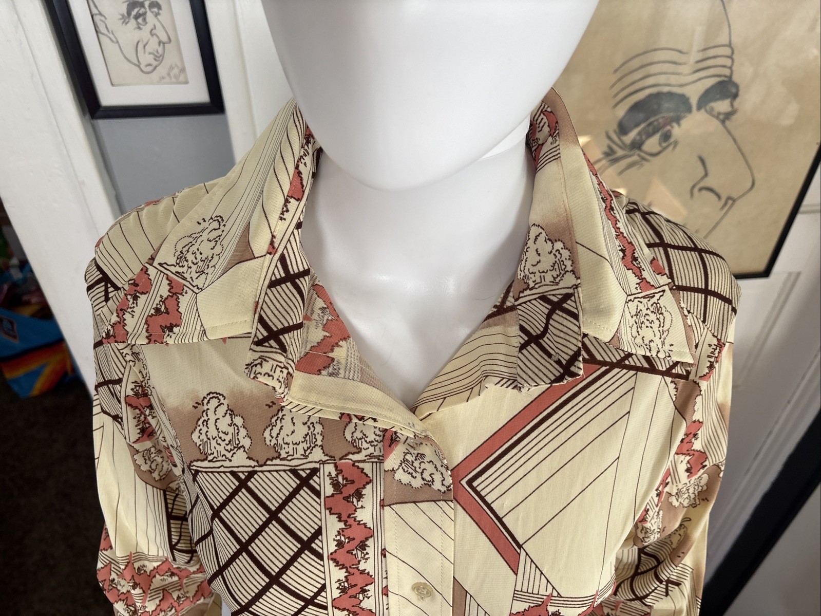 VTG 70s Women’s Disco Graphic Button Up Brown Pink LADY ARROW Dagger Collar