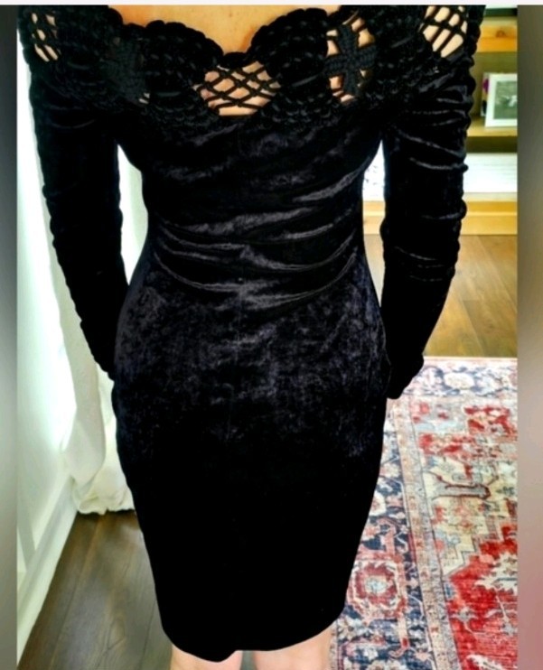 Vintage Italian Black Crushed Velvet Dress Crochet Off Shoulder Long Sleeve 42 S