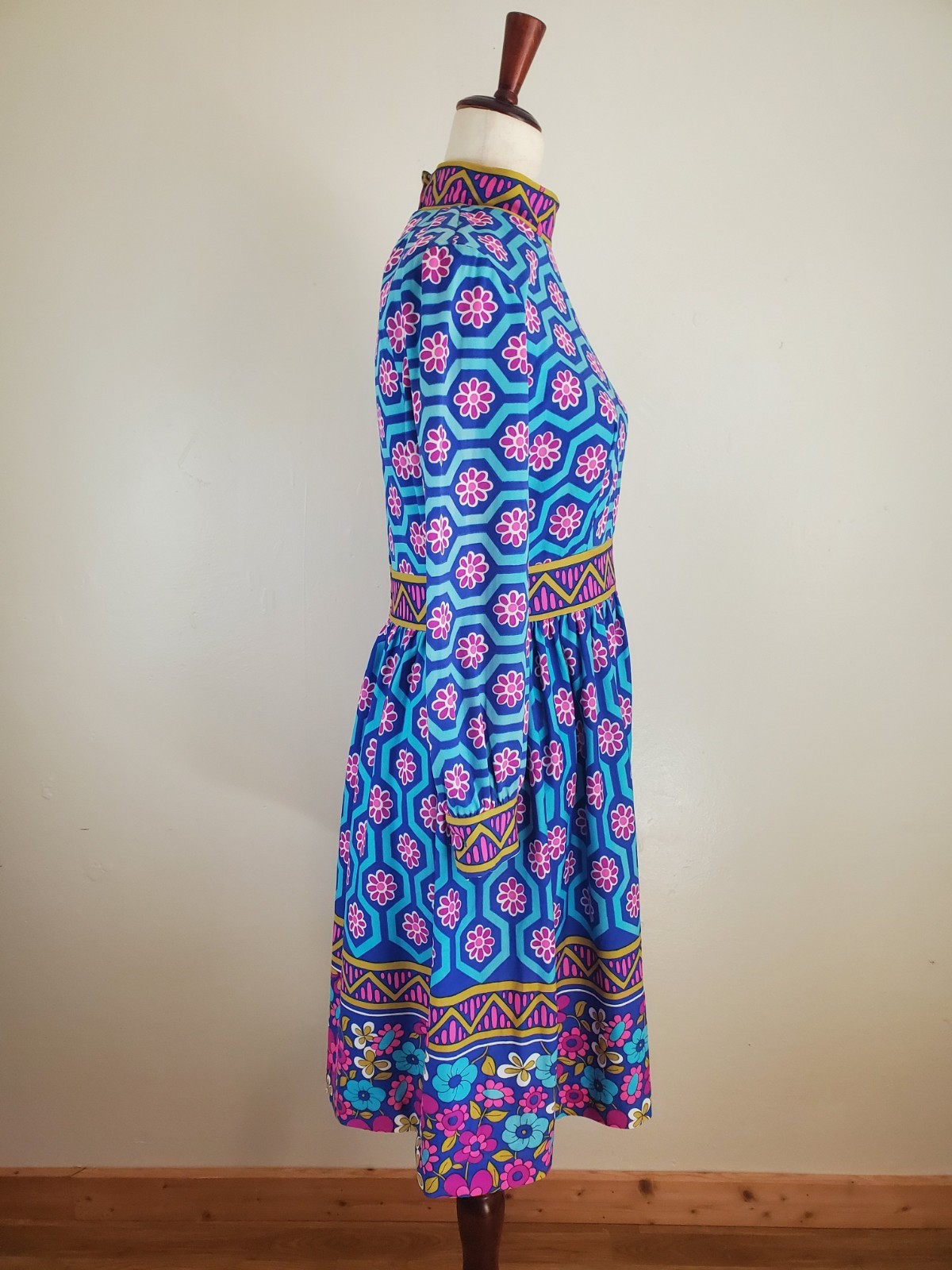 Vintage 70’s Flower Power Psychadelic Mod Neon dress Saks Young Dimensions