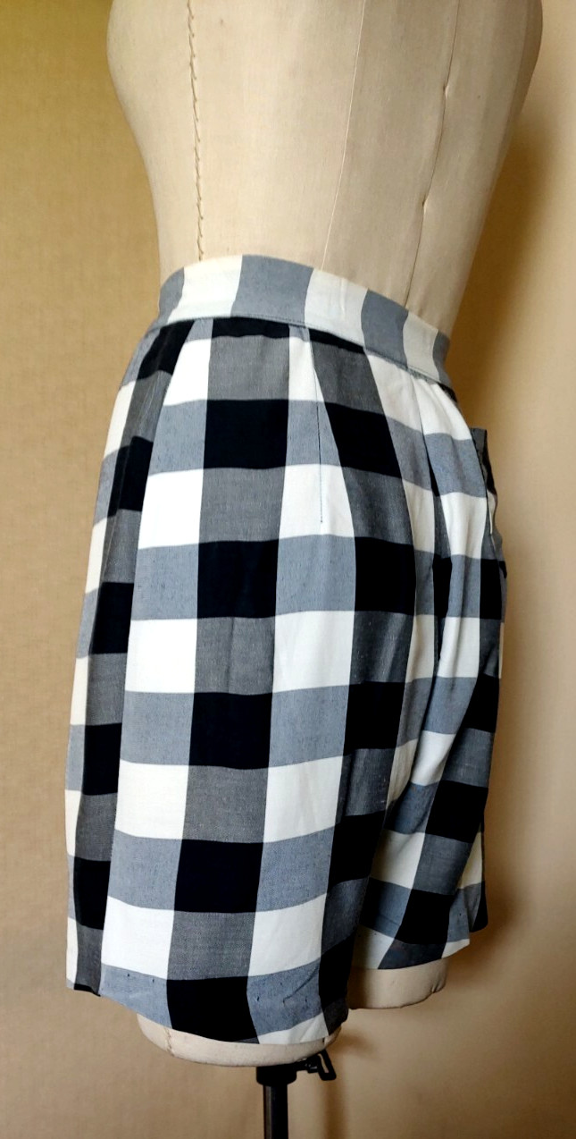 Vtg 1960’s WOMEN’s SHORTS, Large Scale Black & White WOVEN GINGHAM , MINT COND