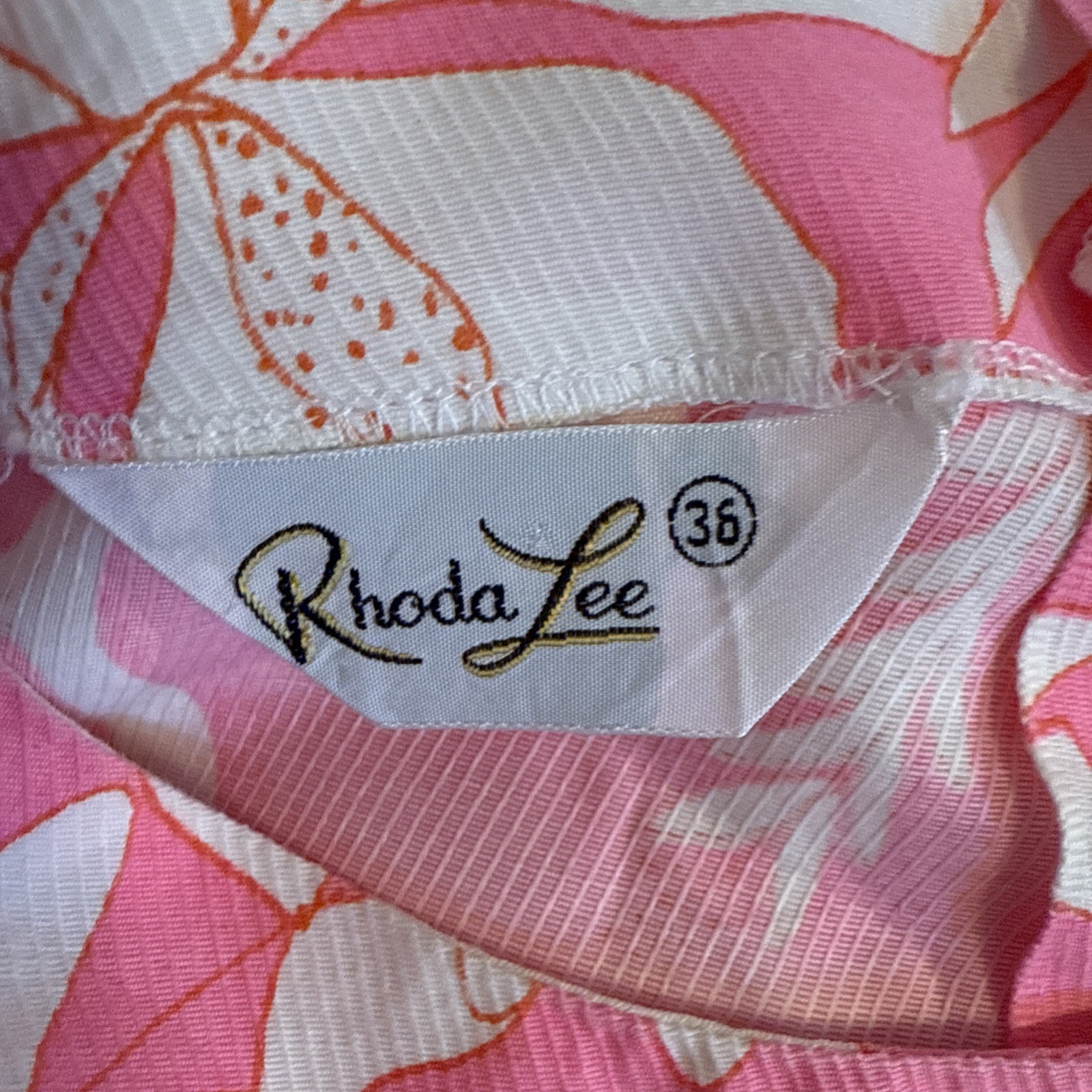 Vintage 1960’s Shell Tank Blouse Hawaiian Print Fabric Back Buttons Union Made M