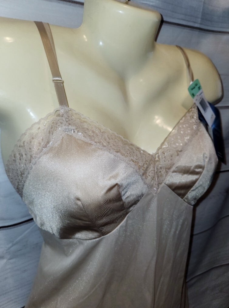 VTG 80’s Vanity Fair 36 Tin Full Slip Lace Bust Nylon Lace Trim 10-103 26″/42