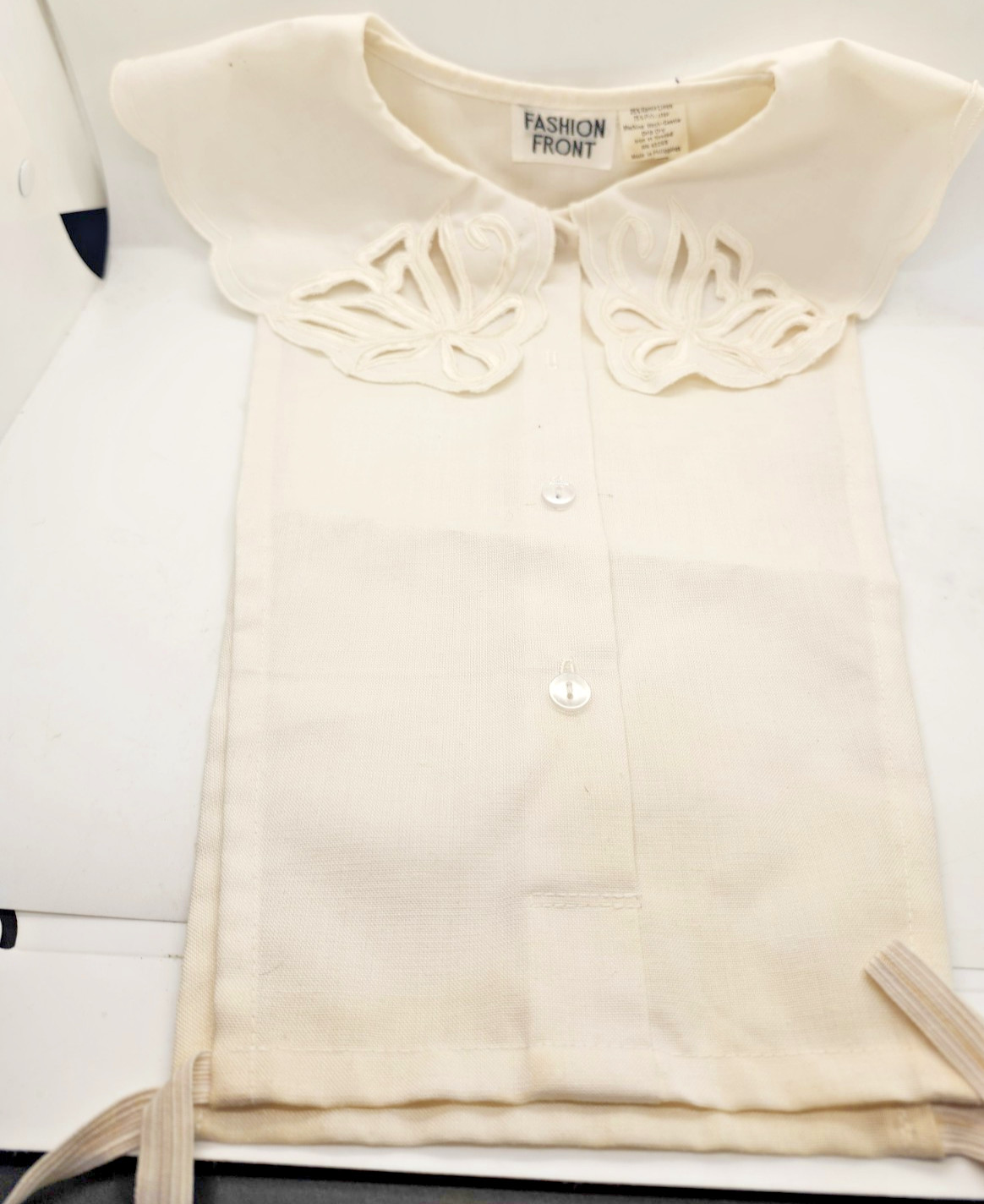 Vintage Fashion Front Detachable Dickey – Embroidered Scalloped Collar Off-White