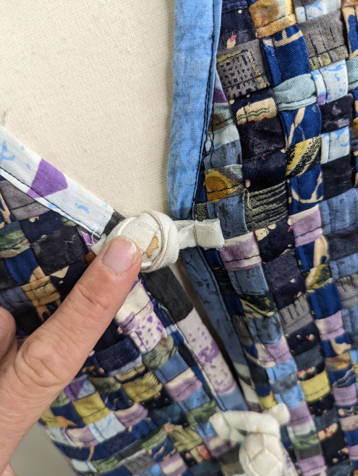 Vintage 90s Women’s Vest Size XL Weave Quilted Women’s V2J Braided Check