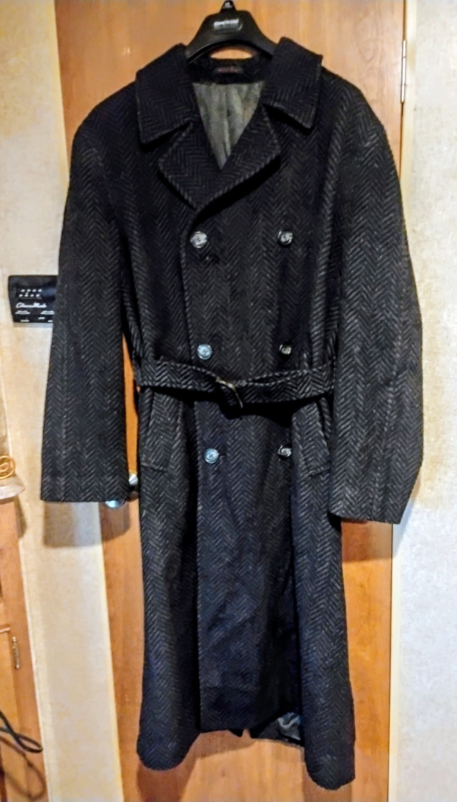 MAN IN WOOL-Black Men’s Double Breasted Long Herringbone Wool Trench (Brazil) XL