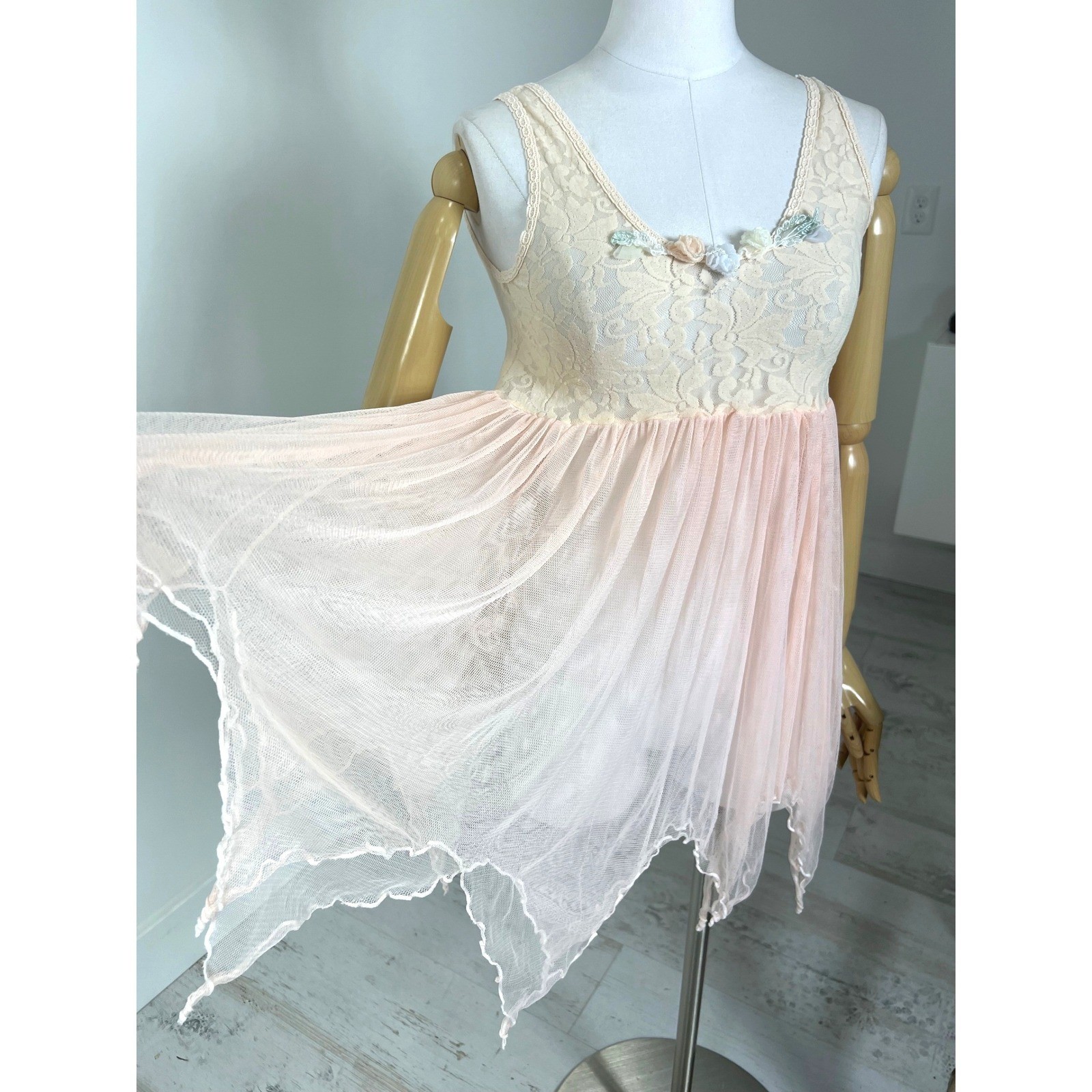 Angelica by Cinzia Vintage Pink Lace Mesh Handkerchief Hem Babydoll Top Medium