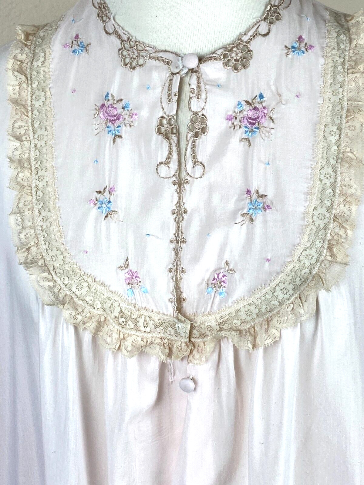 VTG Barbizon Intimate Long Robe S Pink Lace Embroidery Classic High Neckline 70s