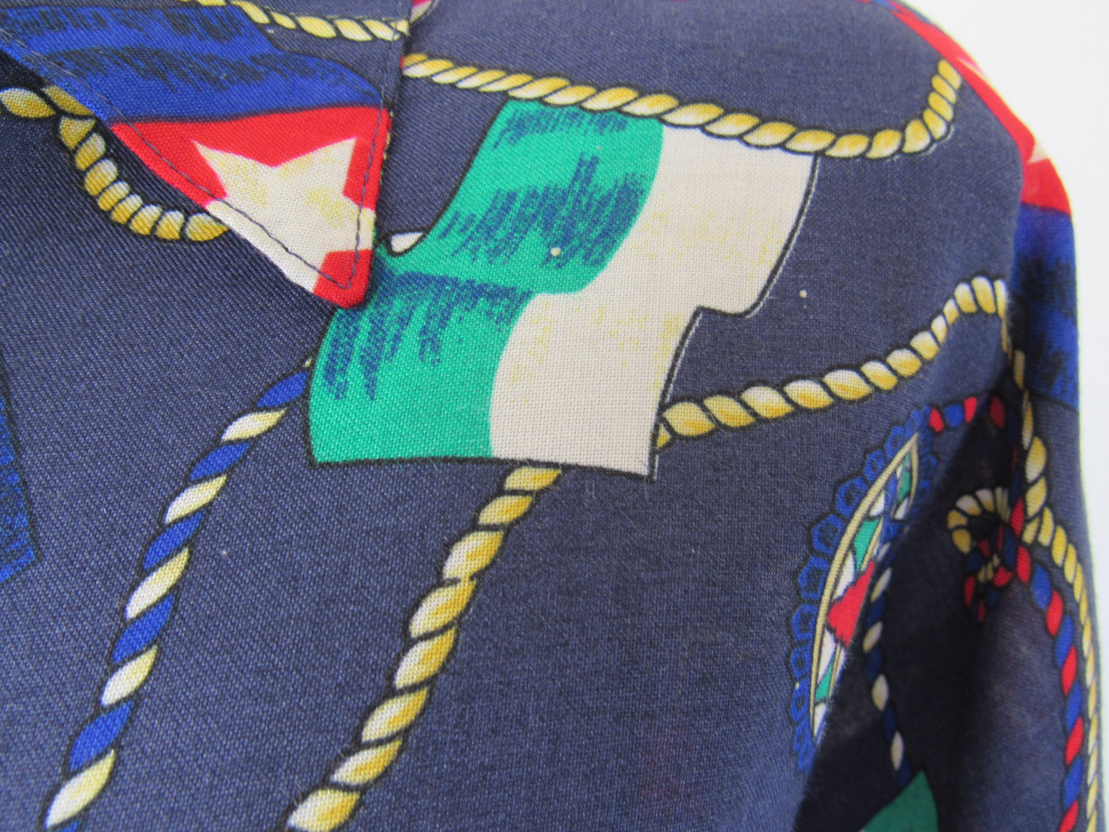 VINTAGE 1980s 90s GEMILLI BLOUSE SHIRT SIZE MEDIUM FLAGS BLUE 100% RAYON