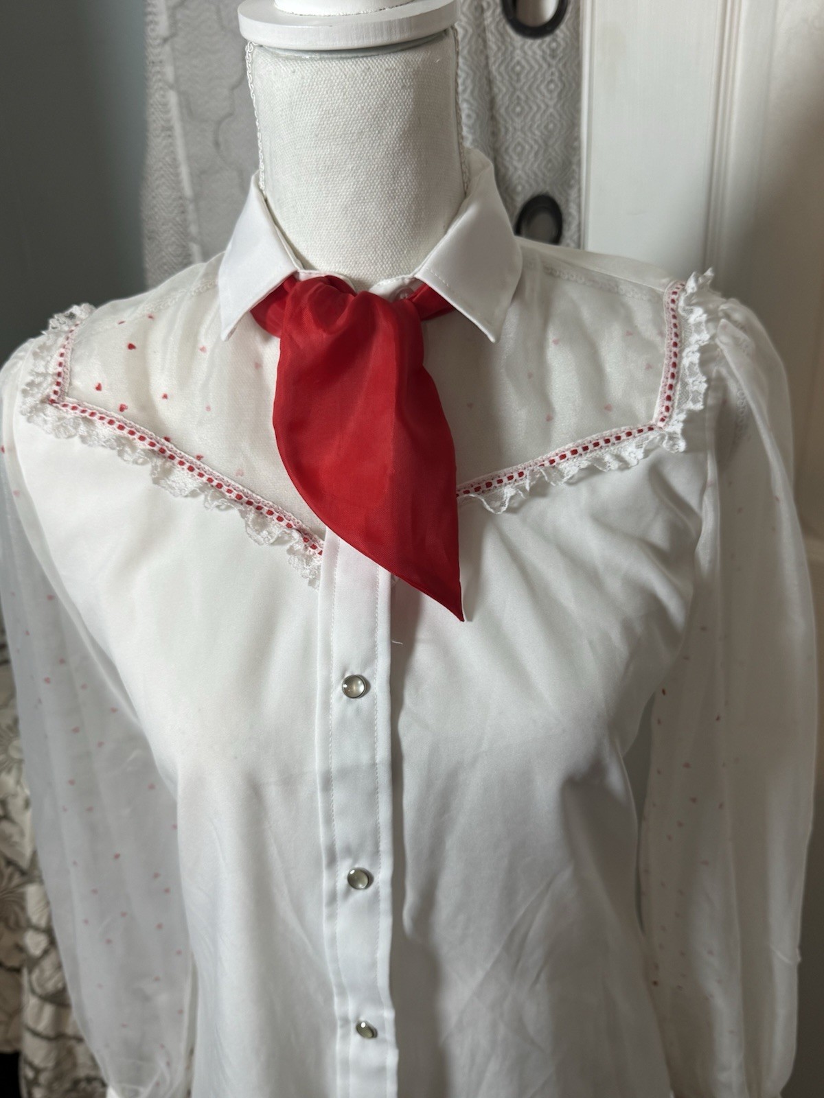 Karman Vintage White Long Sheer Sleeves Lace Pearl Snap Buttons Hearts 9/10