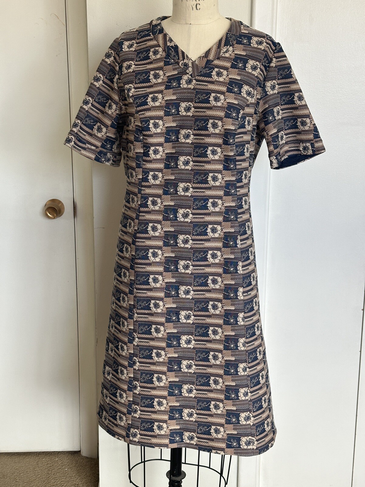 VTG 60s Leslie Pomer Mod Dress M/L Brown Black Floral V-Neck N11