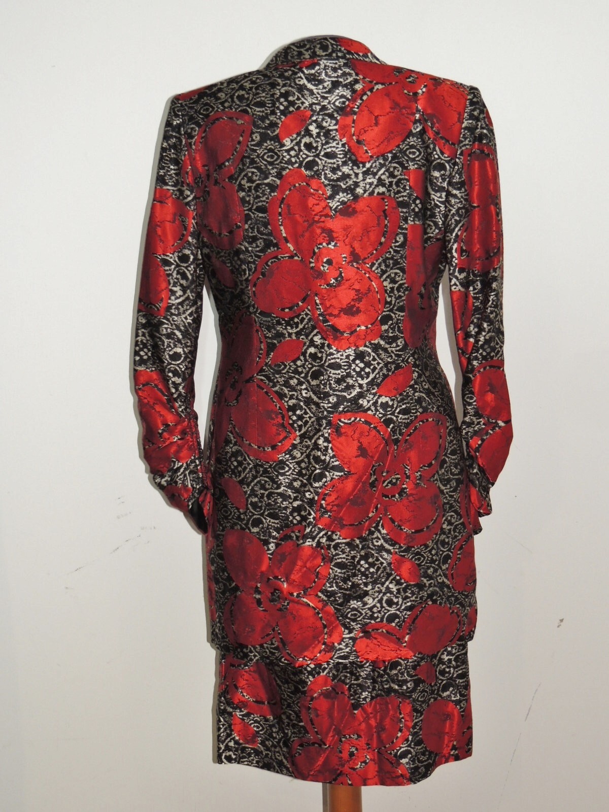 James Galanos 1980’s – 1990’s Red / Gray Silk Skirt Suit sz MED w- 28 1/2