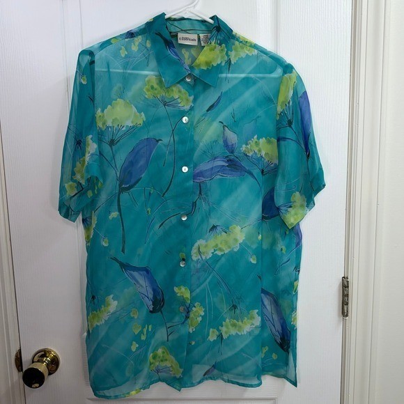 Vintage Modern Essentials blue floral sheer lightweight button down collar shirt