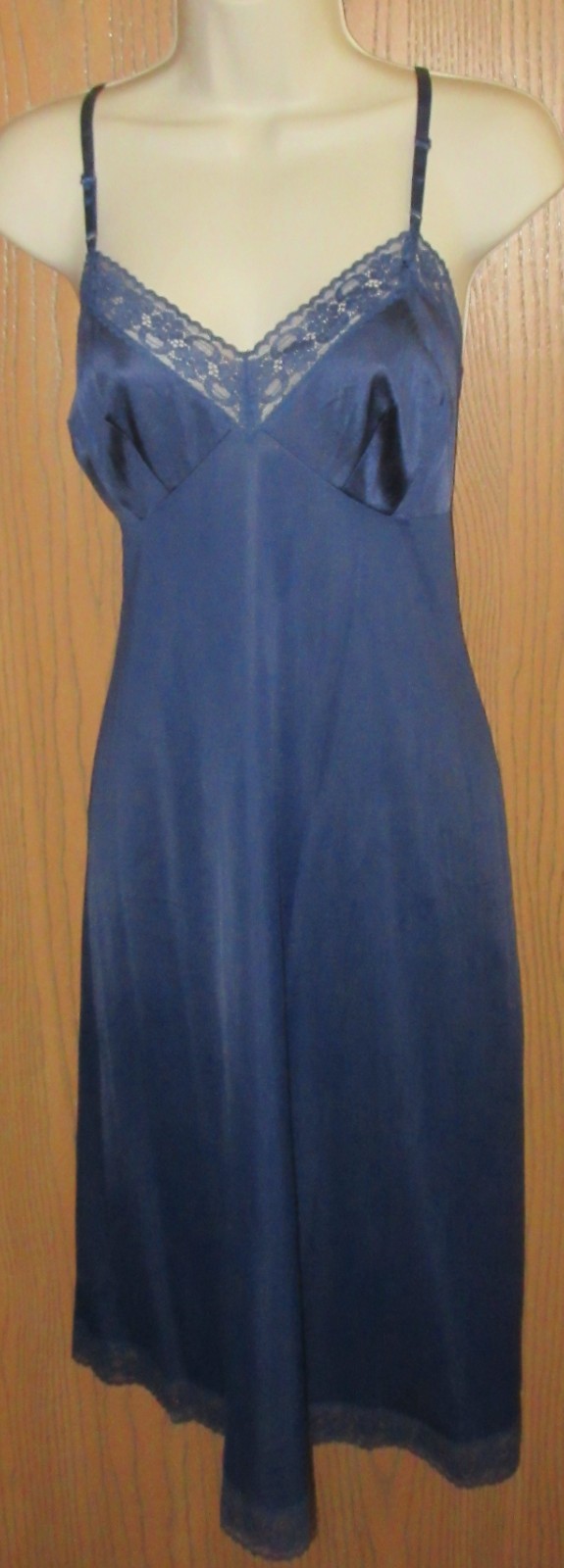 vintage size 36 VANITY FAIR MIDNIGHT BLUE mega LACE NYLON full slip NIGHTGOWN
