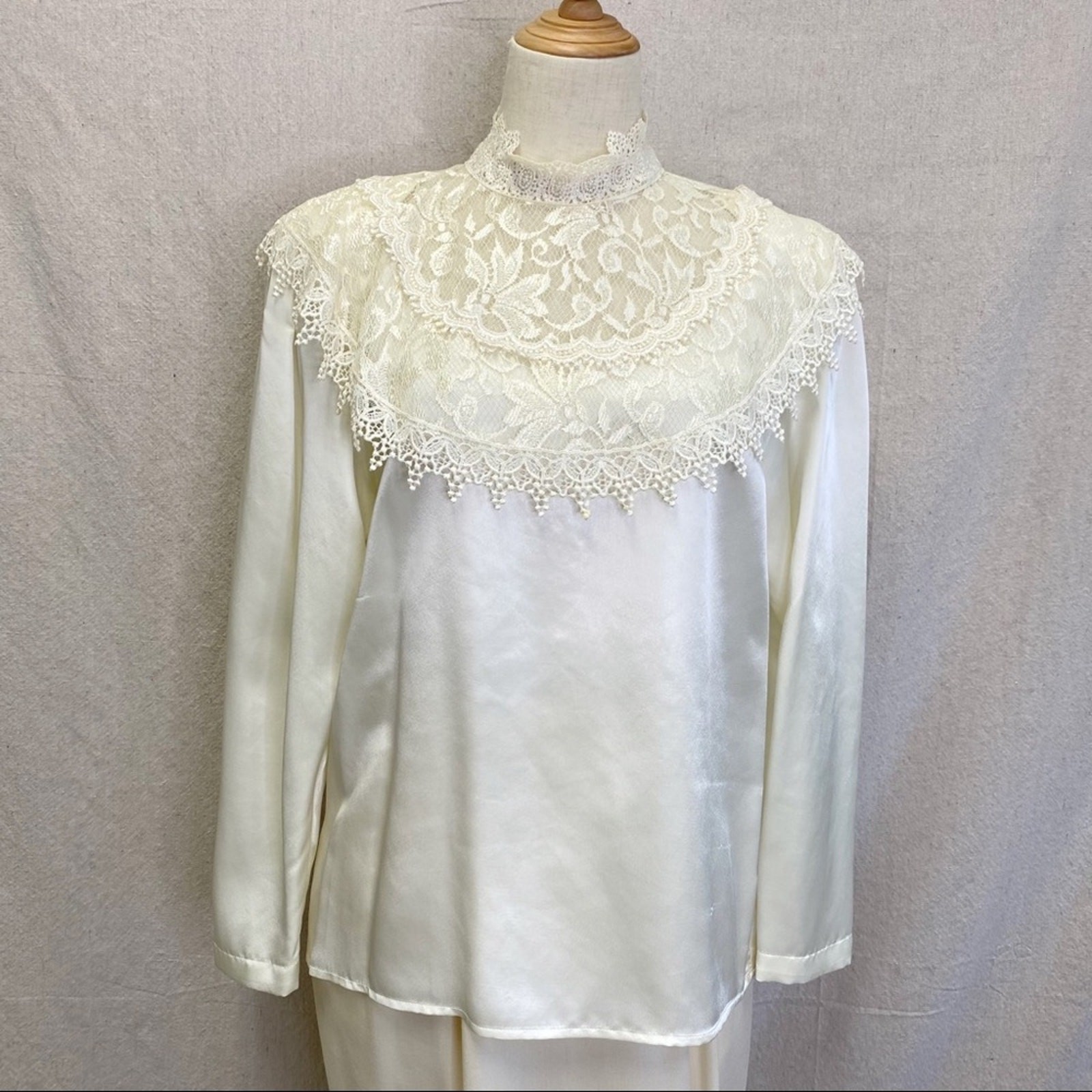 Vintage 90’s Worthington ivory/off white blouse/pencil skirt set Size 12