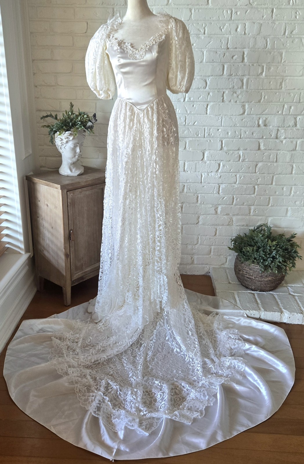 Vtg 80s Romantic Princess Diana Theme Wedding Gown, 4/S, Satin & Lace, Bustle