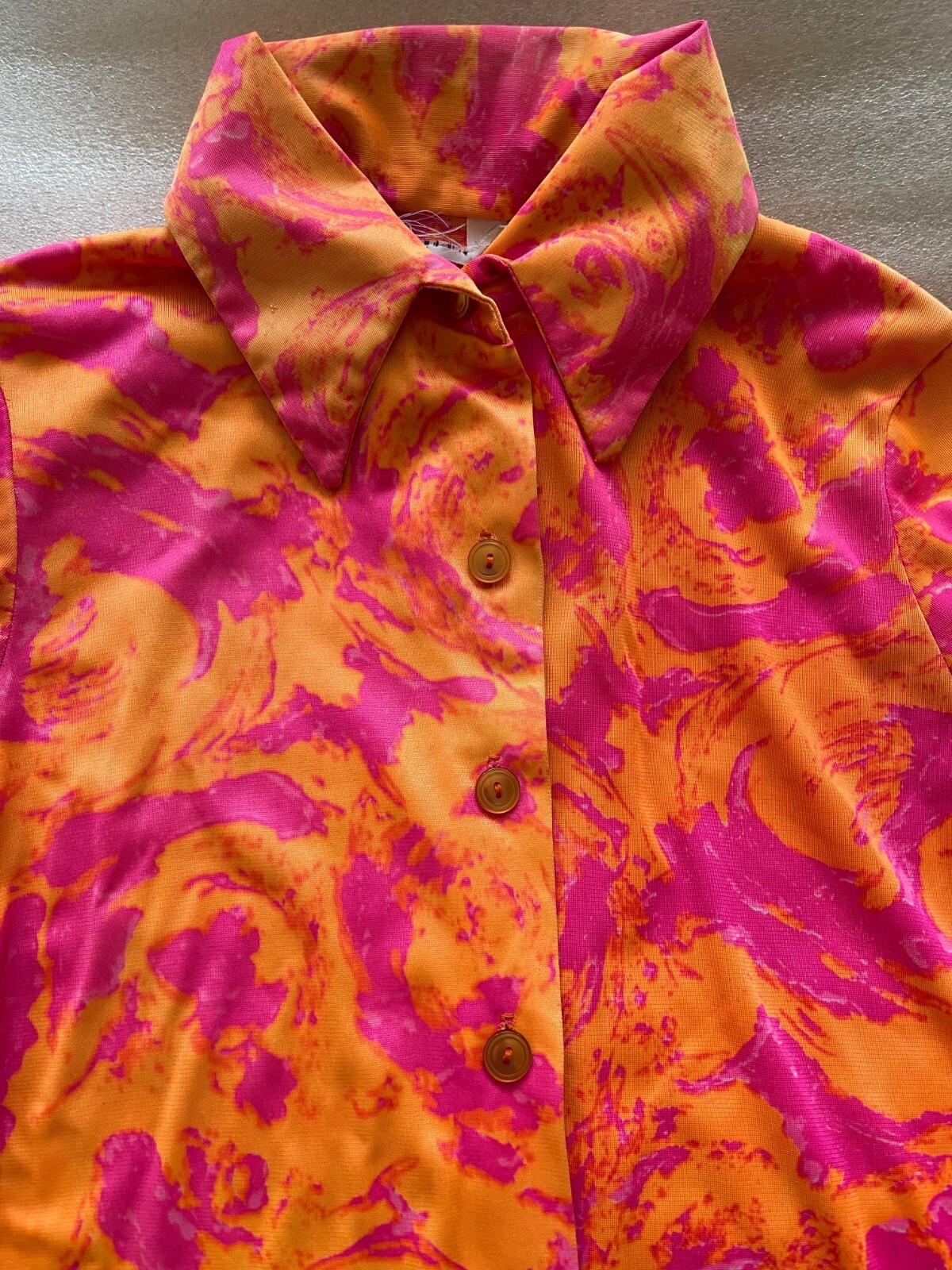 VINTAGE 60’S MOD SMALL 34″ BUST POLY ORANGE & PINK BLOUSE, BUTTON FRONT, EUC