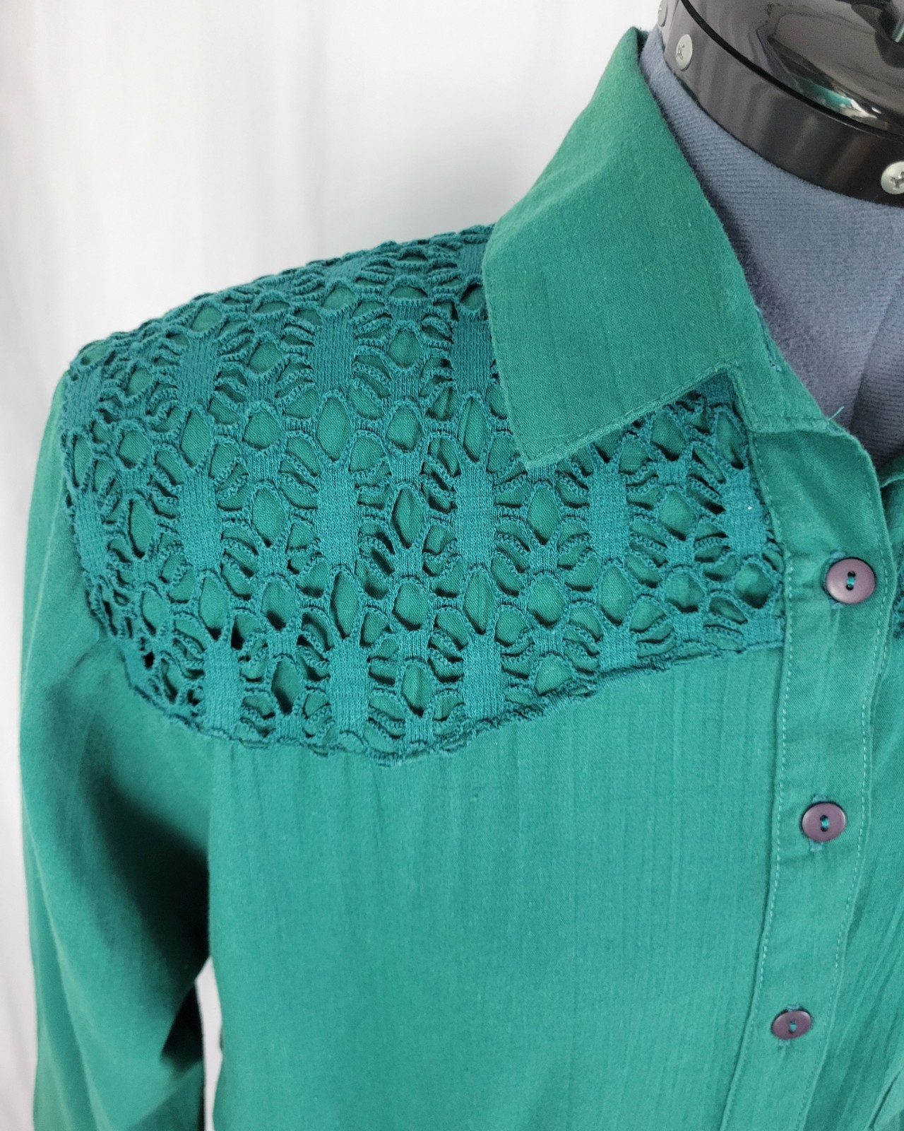 Vintage Tapestry Green Button Down Shirt w Lace Accented Yoke & Pocket Size PM