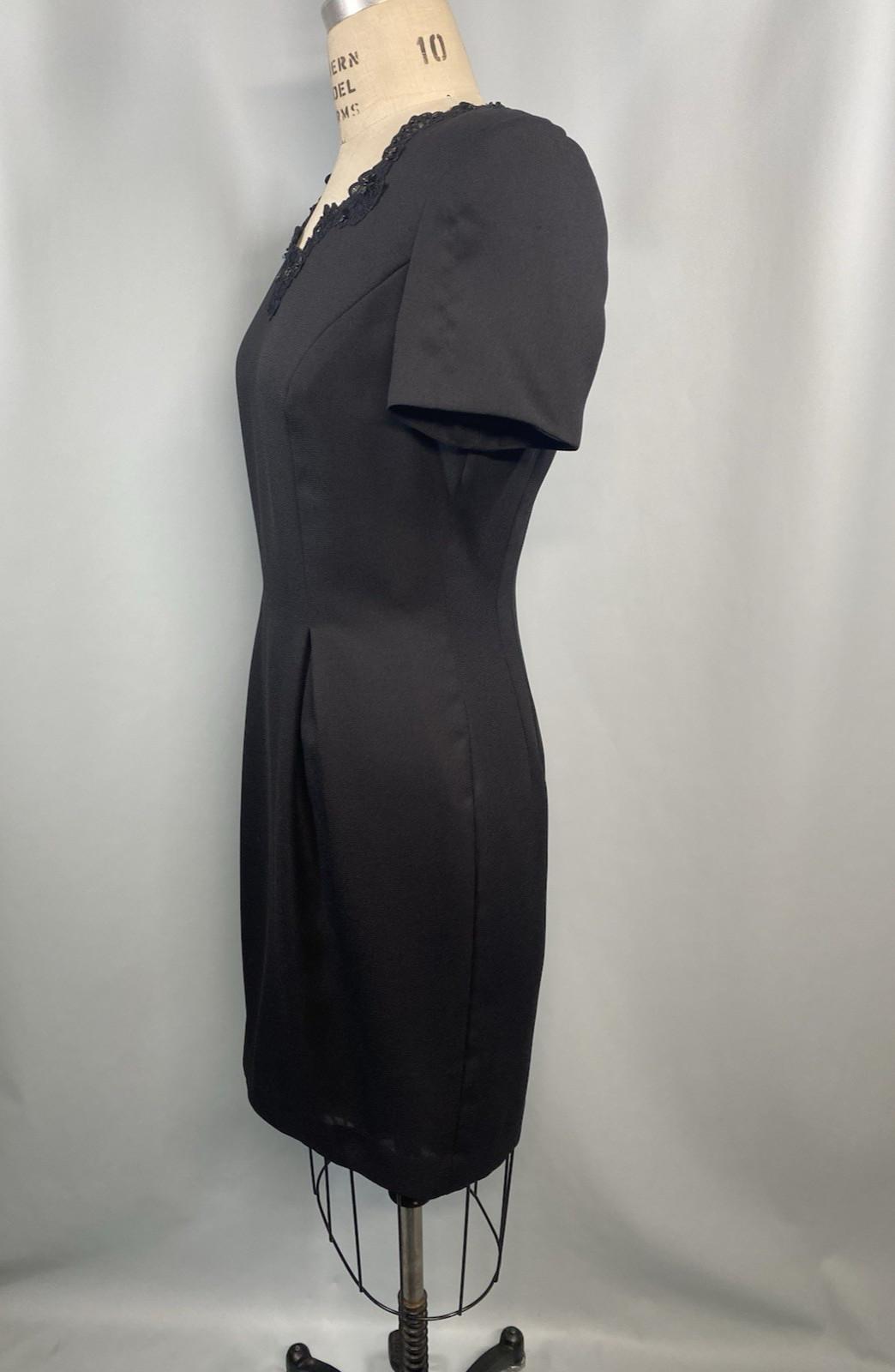 Vintage Dress SIZE 8 MEDIUM black short MAGGIE LONDON sheath 80s 90s