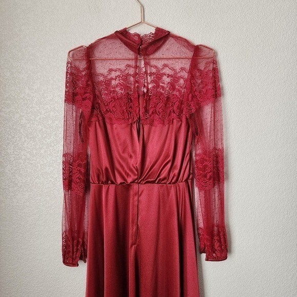 JCPENNY x VINTAGE Lace neckline Dress long sleeve in wine red