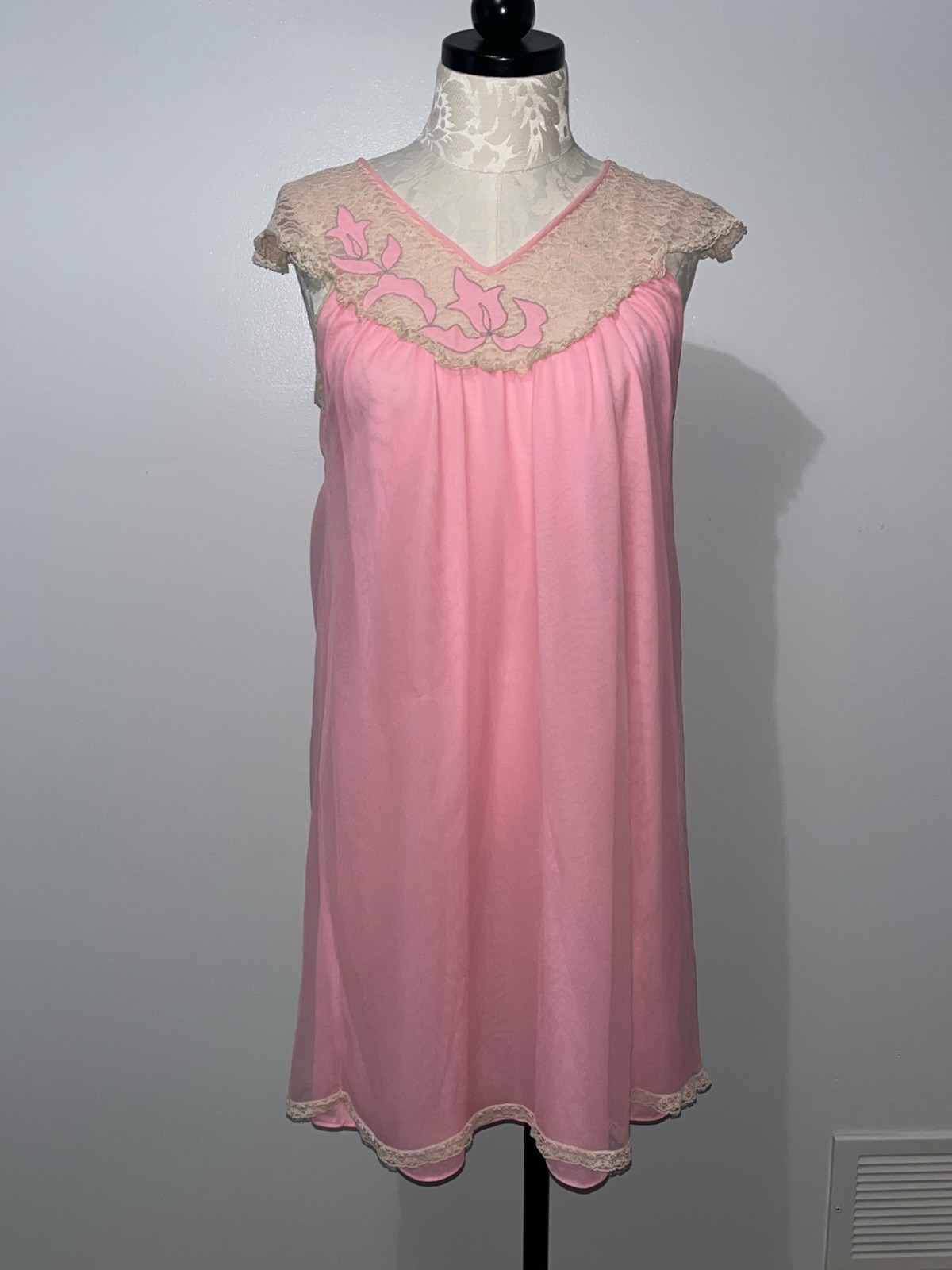 Vintage Avian Peignoir Pink Chiffon Lace V Neckline Negligee Nightgown Babydoll