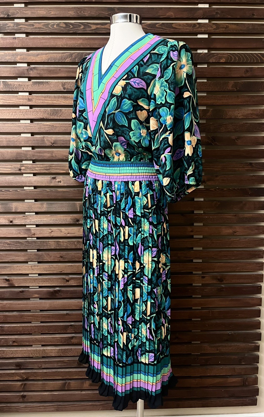 1980s Vintage Black Purple Orange Green Floral 3/4 Sleeve V-Neck Pleated Dress