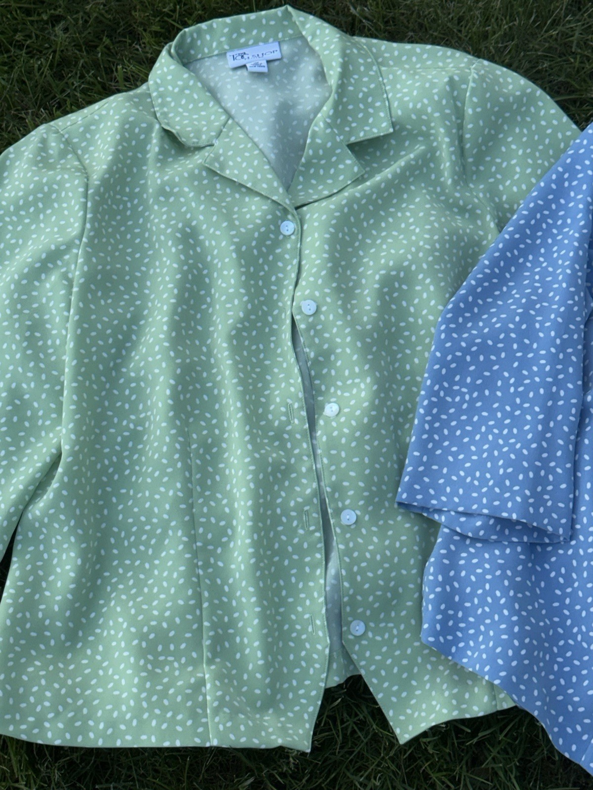 2 The Tog Shop Vtg Women’s 16 Petite 3/4 Button Up Polkadot Blouses. Green/Blue