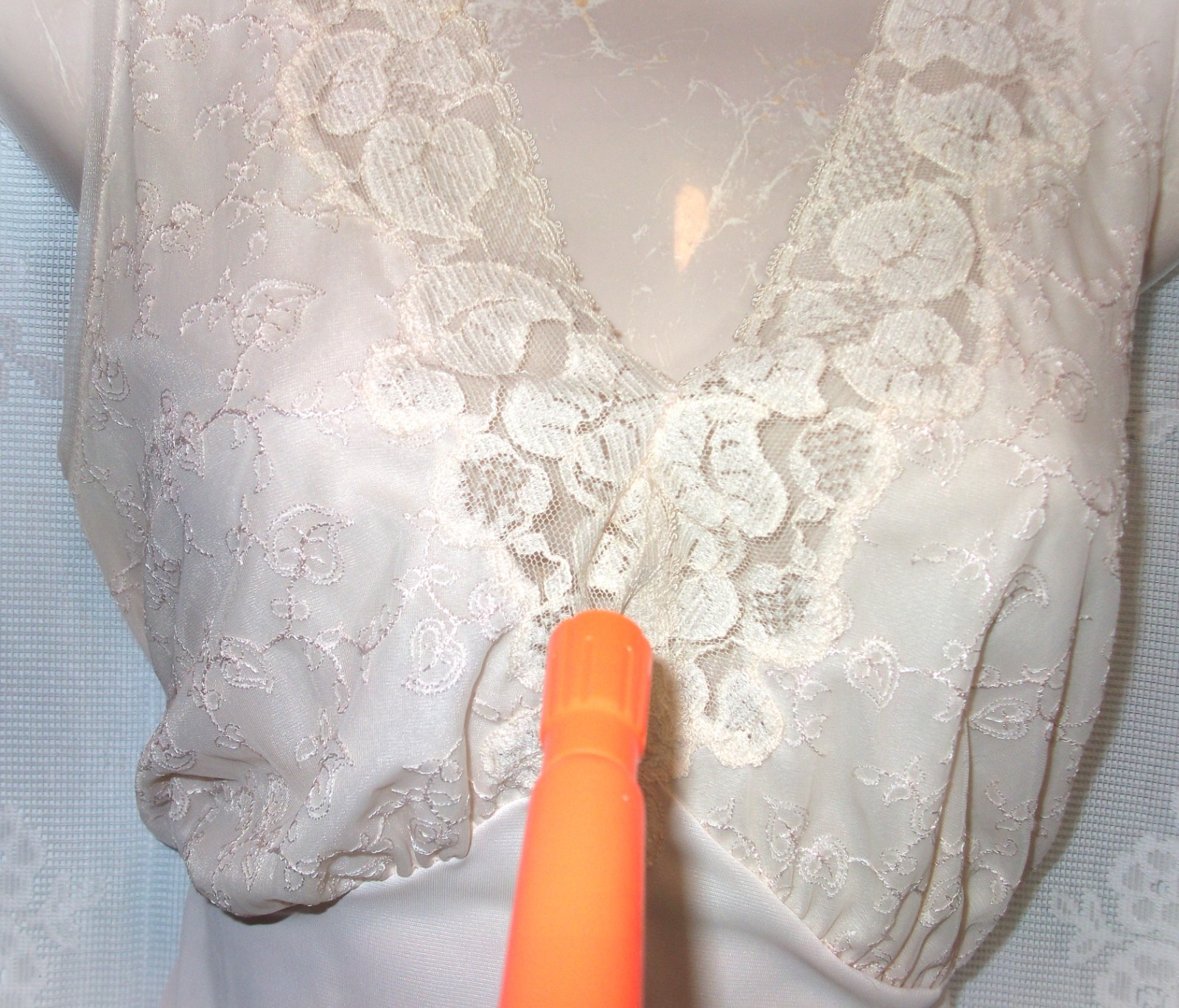 Med.-Lg.50s-60’s,Pink,embroidered hearts,long vintage nightgown,negligee,lace