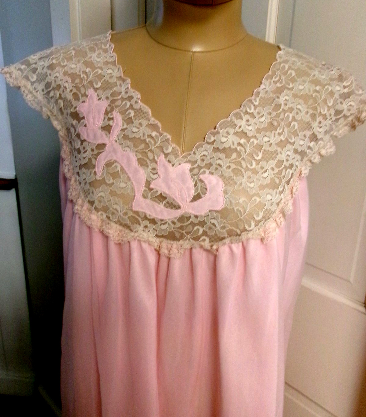 VINTAGE AVIAN PINK CHIFFON WITH LACE BODICE NIGHT GOWN LOUNGEWEAR DRESS L-XL