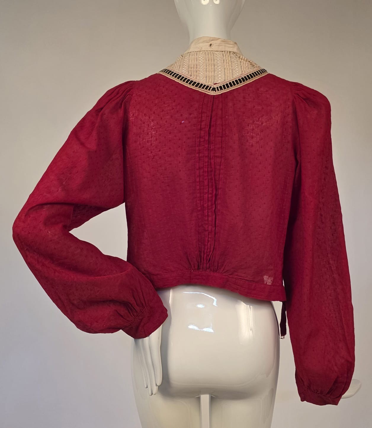 EDWARDIAN RED DOT MUSLIN BLOUSE W LACE YOKE FRONT + BAND COLLAR
