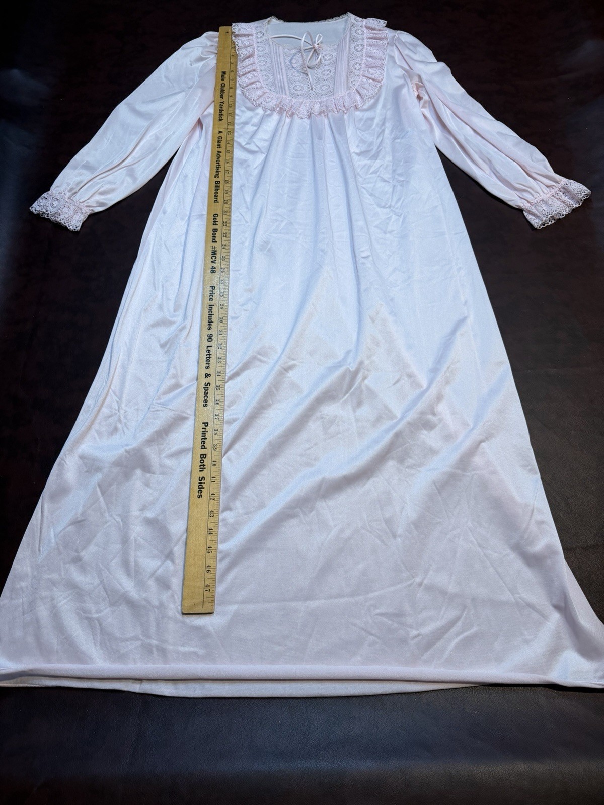 Vintage VANITY FAIR Nightgown Women Size M Cottagecor Ruffle Lace Dacron Nylon