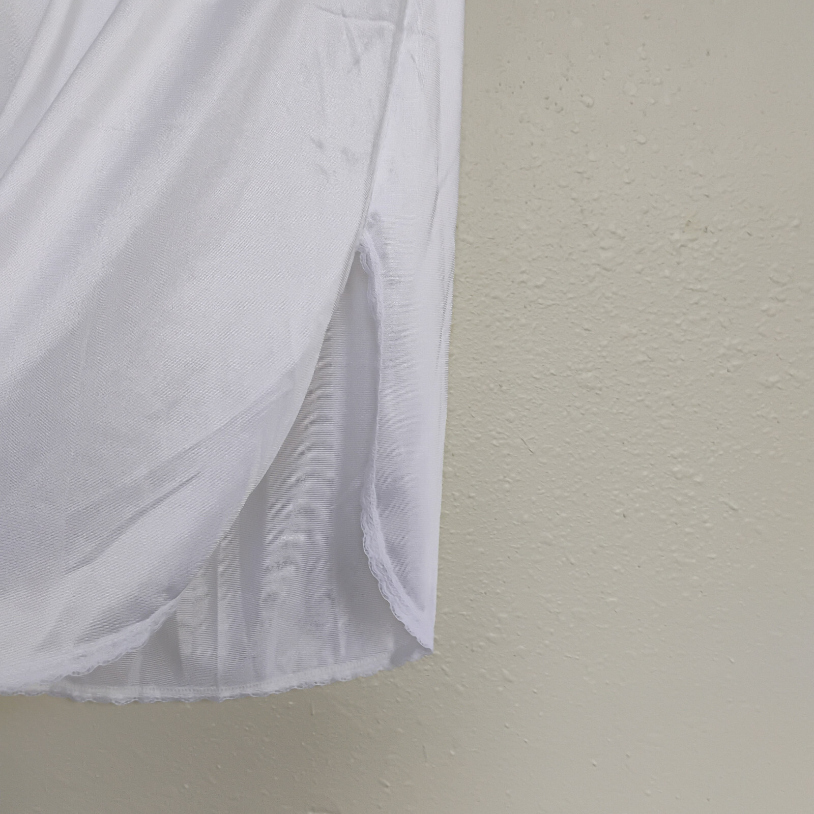 Vassarette Half Slip White Nylon 24″ x 20″ Side Slit 7″ #11-122 ~ Size S