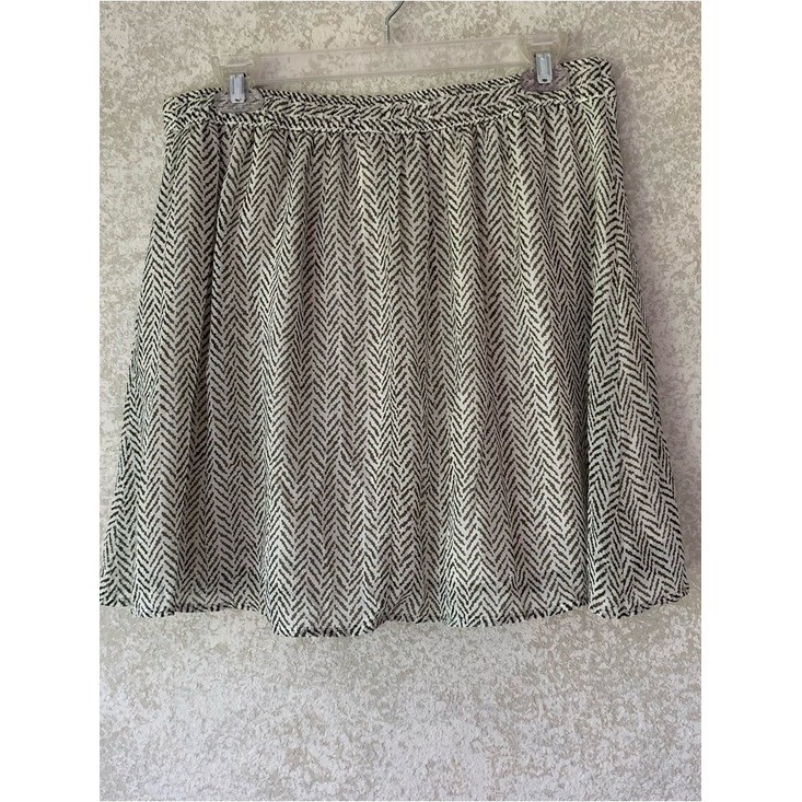 Old Navy Cream and Hazel Green Patterned A-Line Mini Skirt Medium Lined