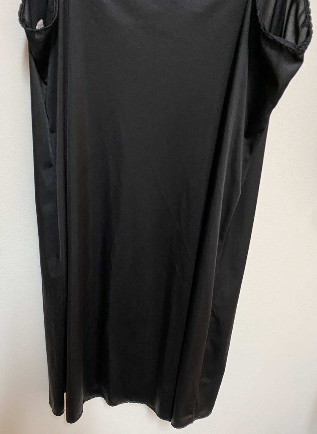 Vintage VANITY FAIR Black Silky Nylon Full Slip Lingerie Size 34 / 18”