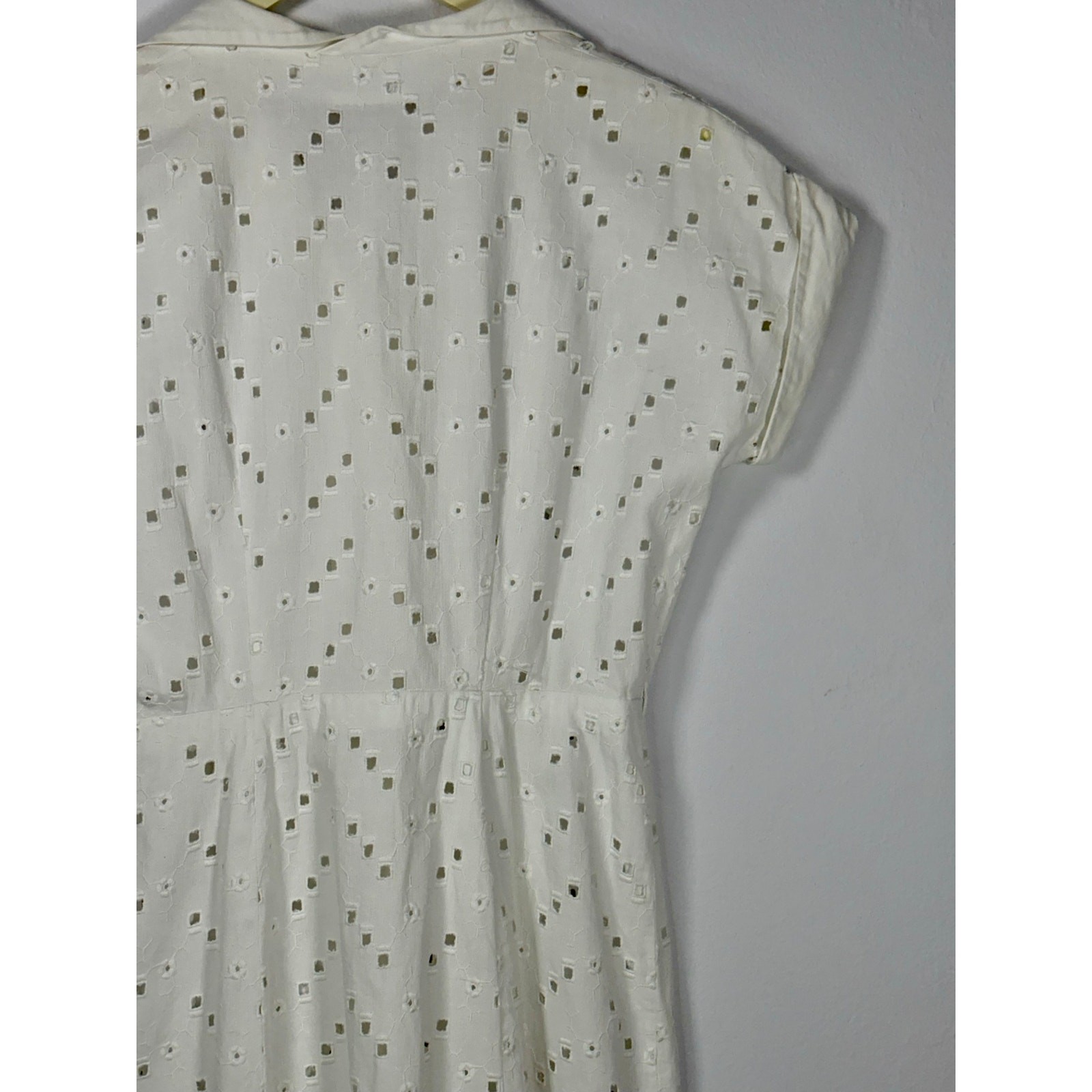 1940s 1950s White Cotton Eyelet Floral Embroidered Button Front Day Dress