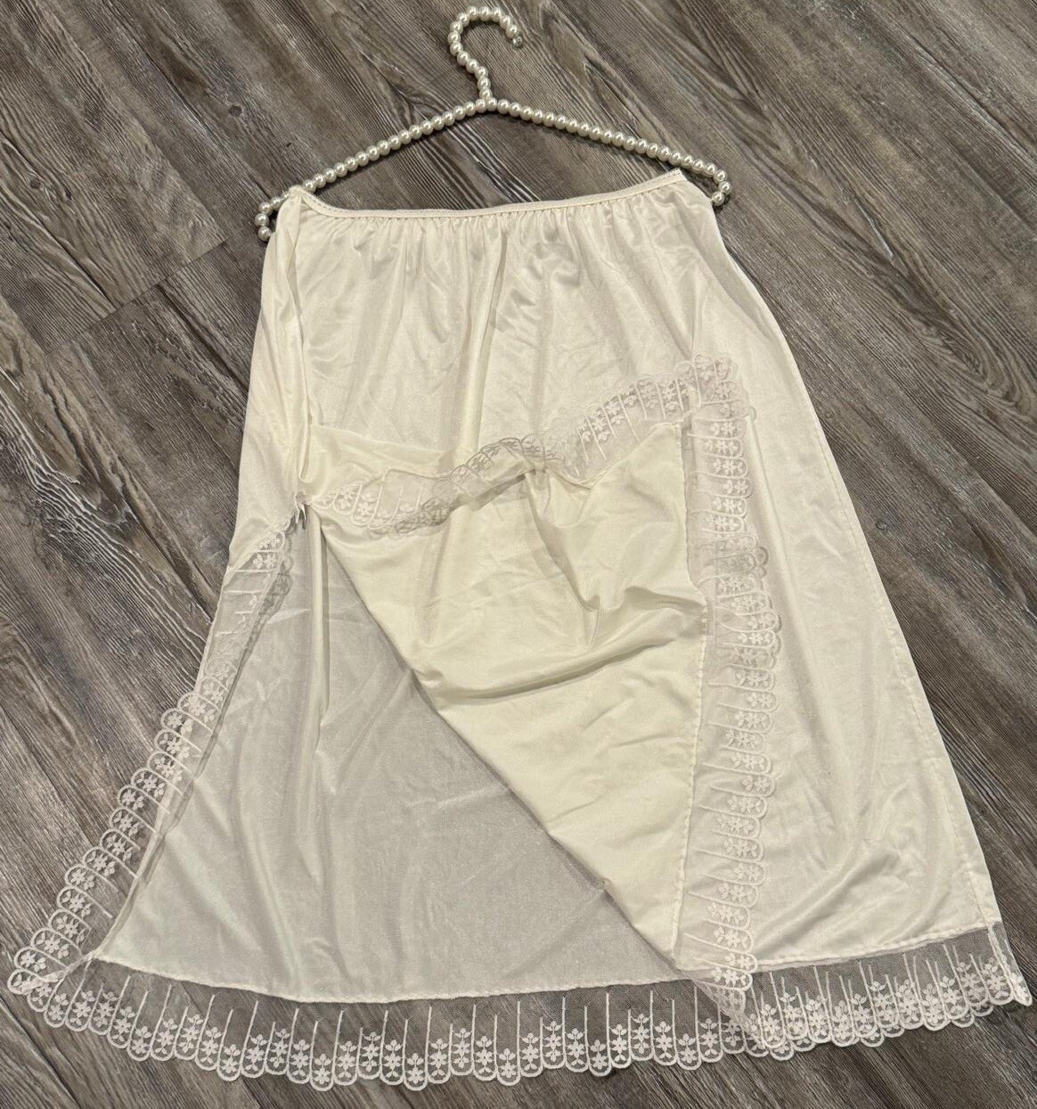 VTG 90’s Women’s Off White Nylon Wide Lace Elastic Waist Side Slit Half Slip L