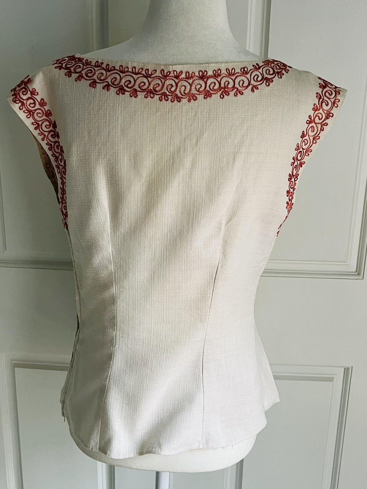 Vintage 1950’s White Linen Sleeveless Blouse Shell Embroidered Neckline M
