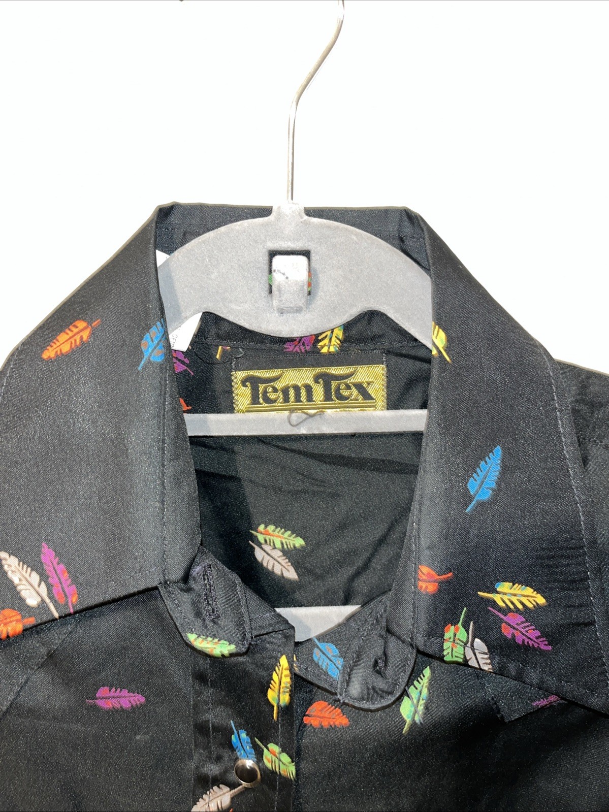 Vtg Women’s Tem Tex Pearl Snap Shirt Size 16/38 Black With Feather Design