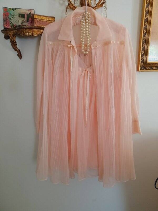 Vintage 60’s Pink Chiffon Peignoir Nightgown Dress Formfit Rogers STUNNING