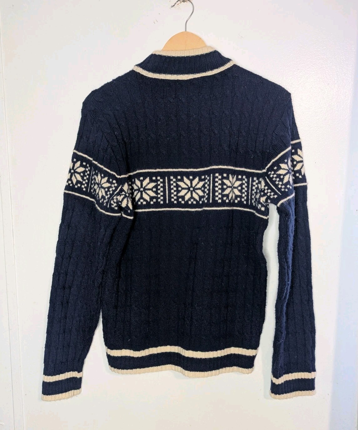 Vintage 1960 1970 Lahmar Women’s navy blue and ivory cable knit sweater