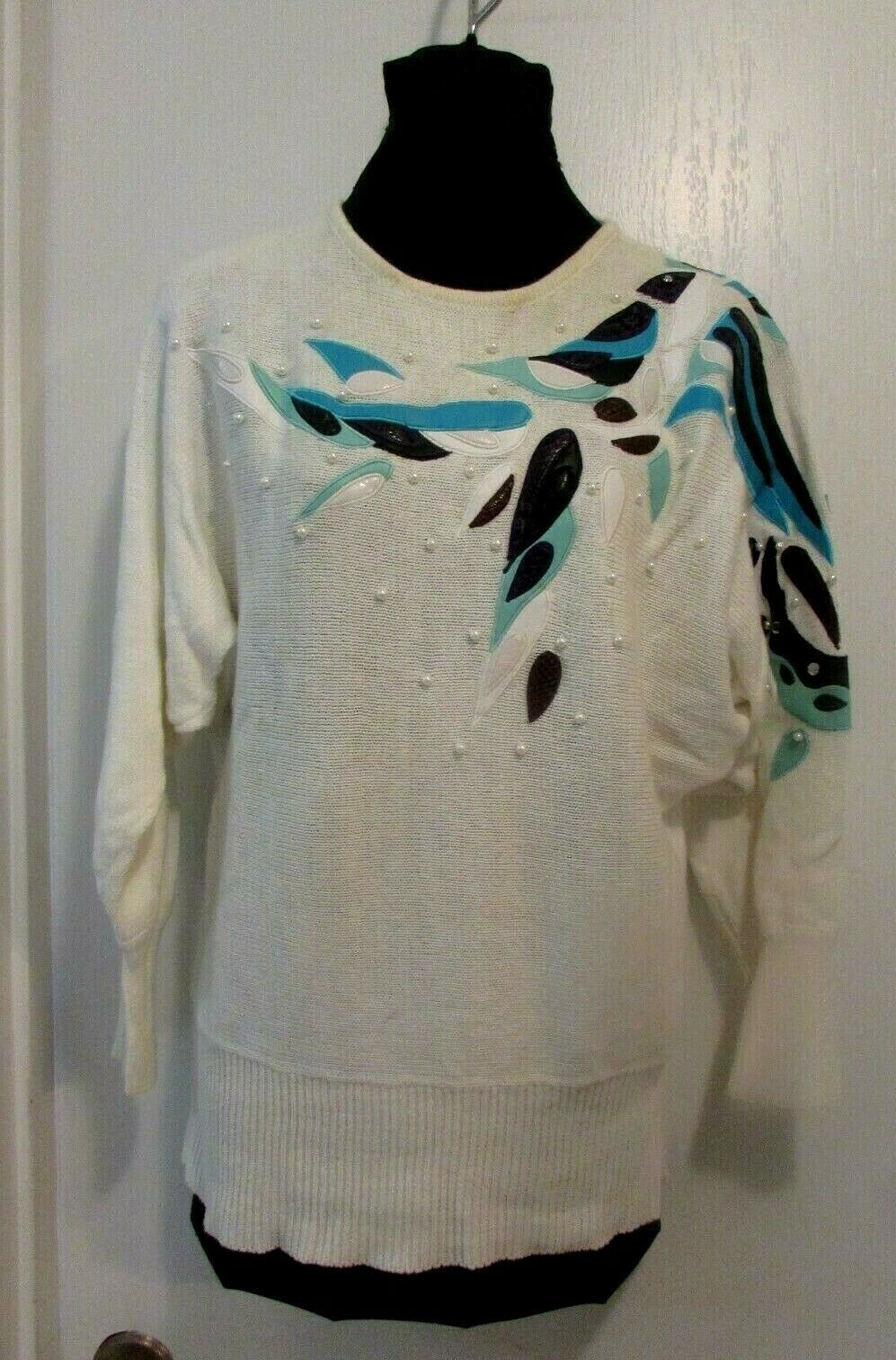 Sz Medium Cedars White Sweater with Faux Pearls & Appliques VINTAGE #537a