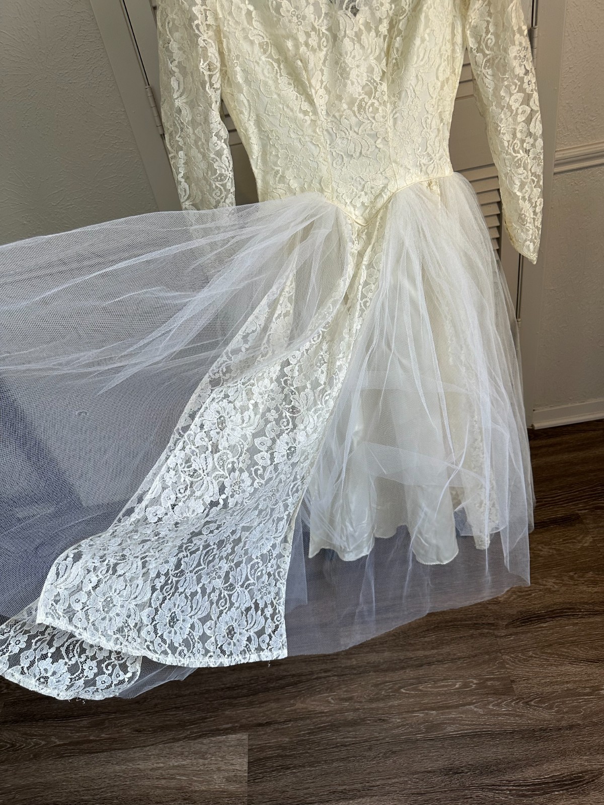 Vintage 50’s Wedding Dress Lace Floor Tulle Ivory Satin Sweetheart Bodice