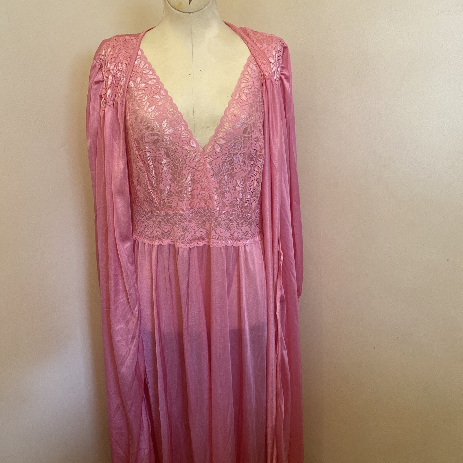 Vtg. Amoureuse Peignoir Set Pink Nightgown/Robe Size Medium Nylon
