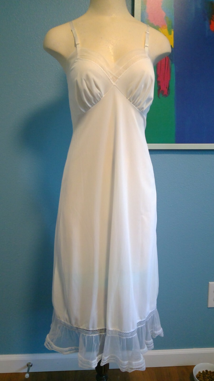 Beautiful Vintage 50’s Cream Luxite By Holeproof Slip Size 32